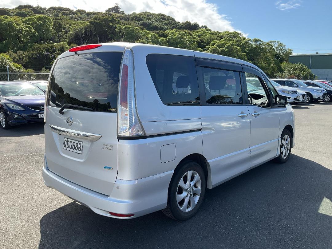 Photo '4' of Nissan Serena