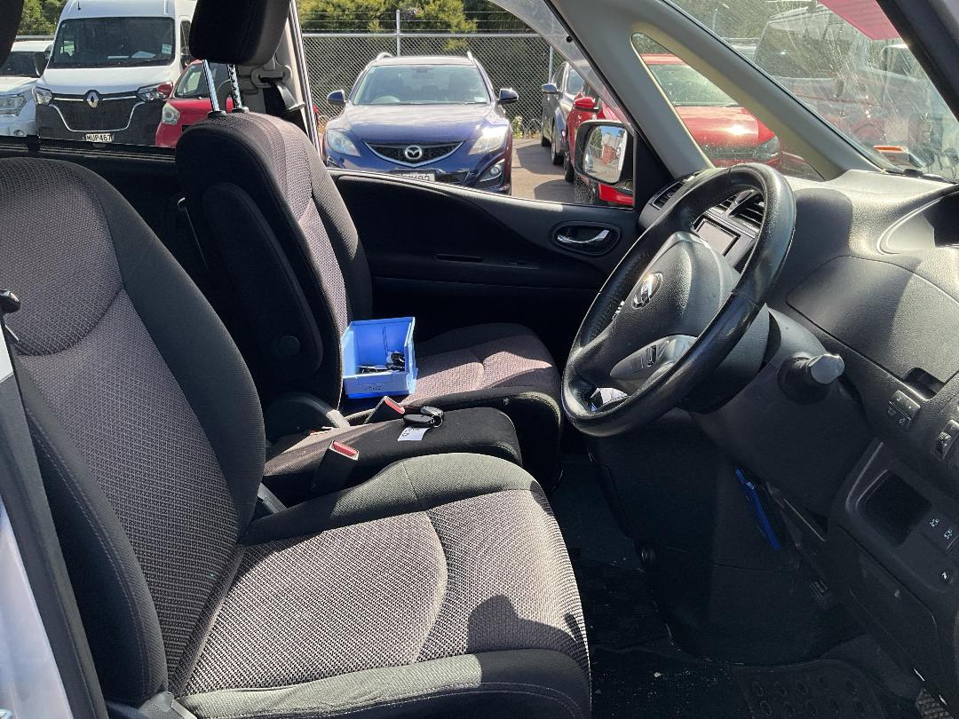 Photo '6' of Nissan Serena