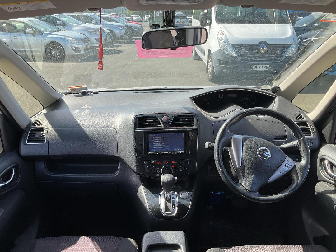 Photo '10' of Nissan Serena