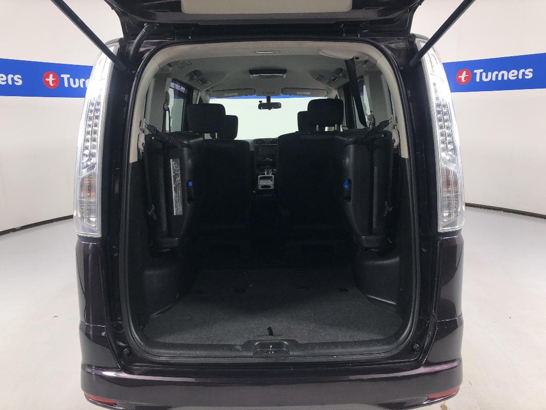 Photo '14' of Nissan Serena