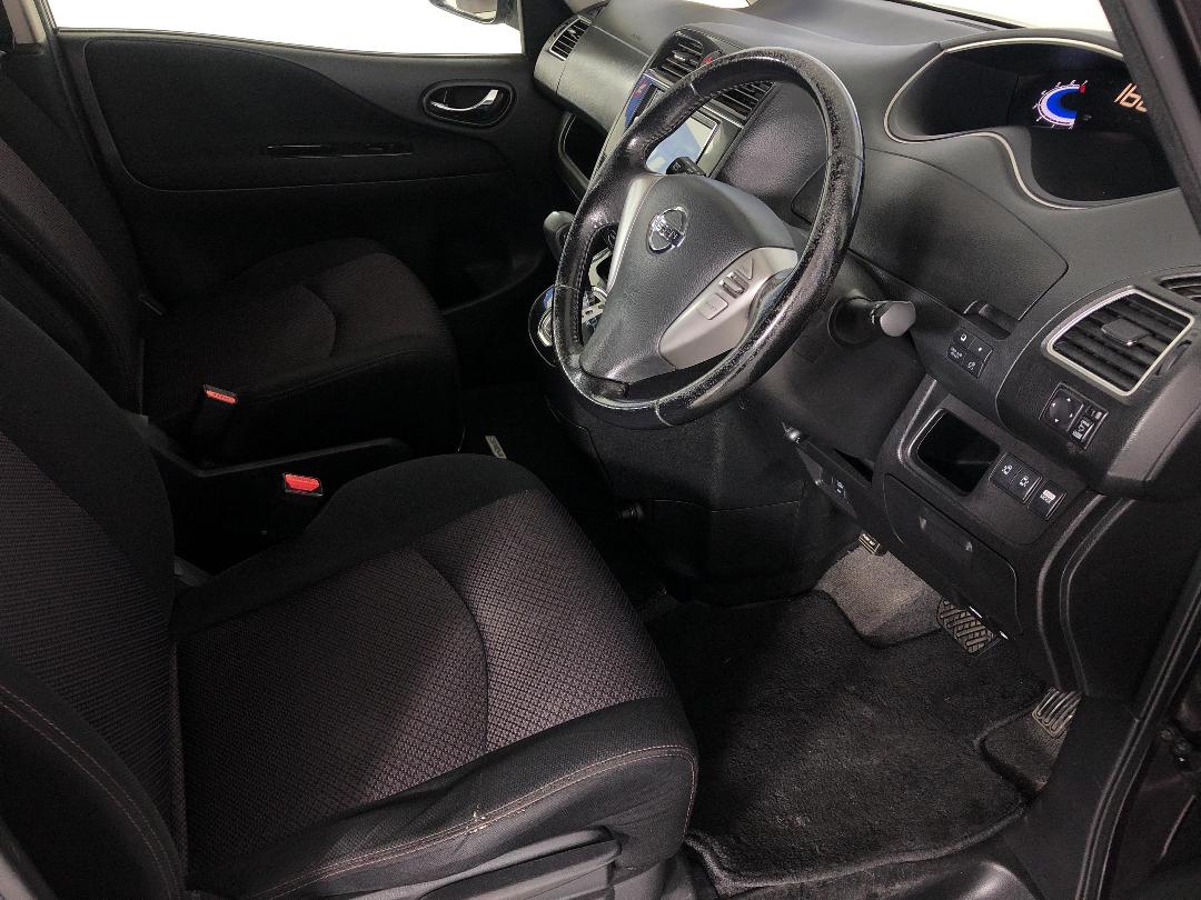 Photo '16' of Nissan Serena