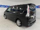 Thumbnail '5' of Nissan Serena