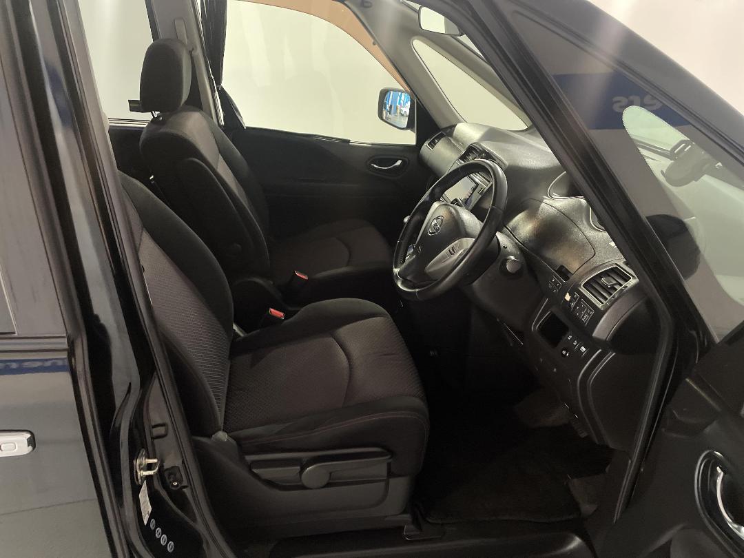 Photo '16' of Nissan Serena