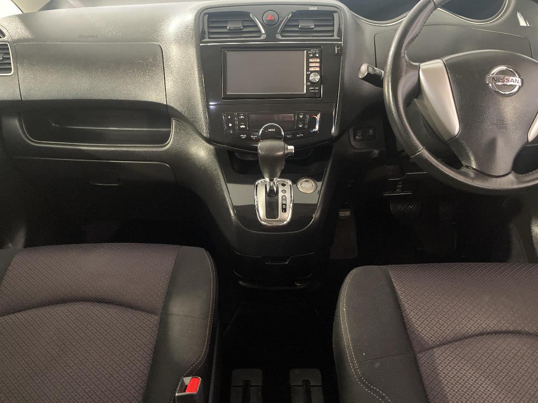 Photo '18' of Nissan Serena
