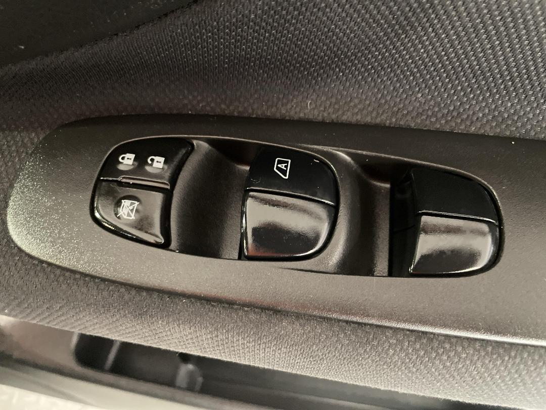 Photo '23' of Nissan Serena