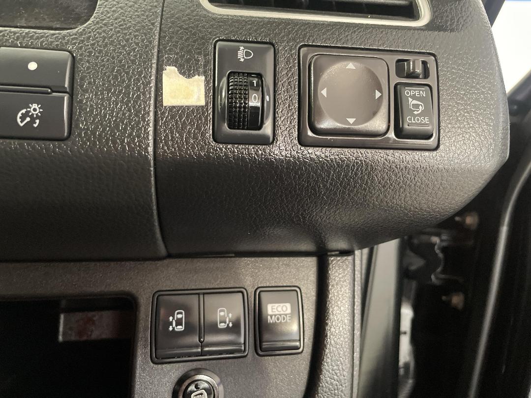 Photo '24' of Nissan Serena