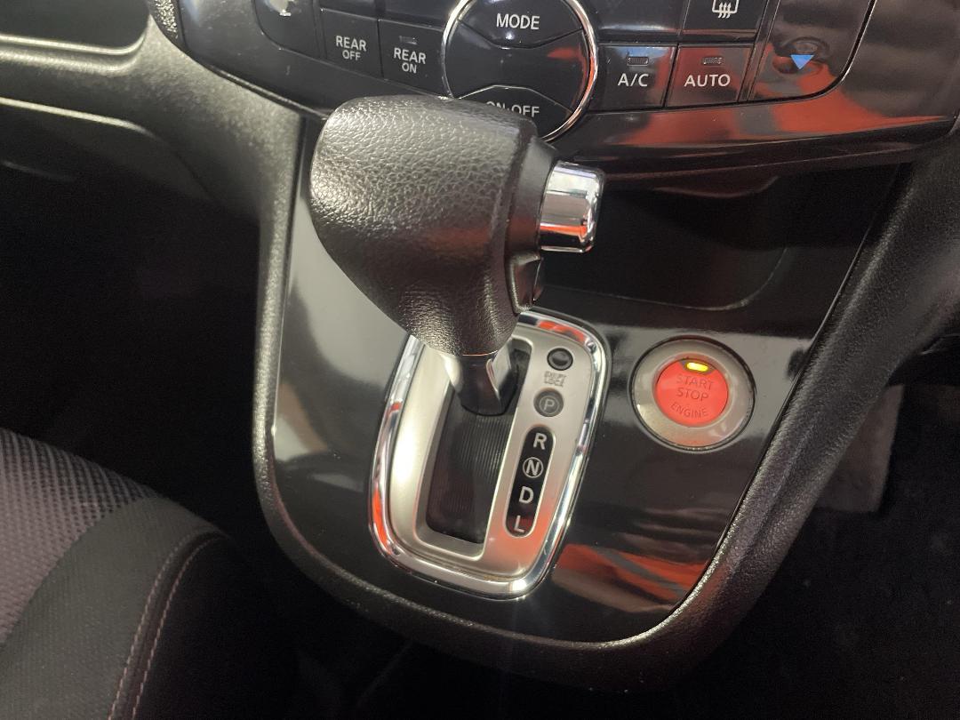 Photo '30' of Nissan Serena