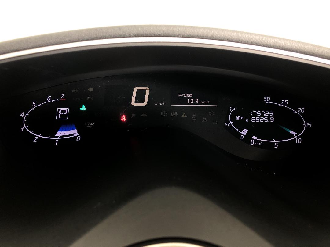 Photo '21' of Nissan Serena