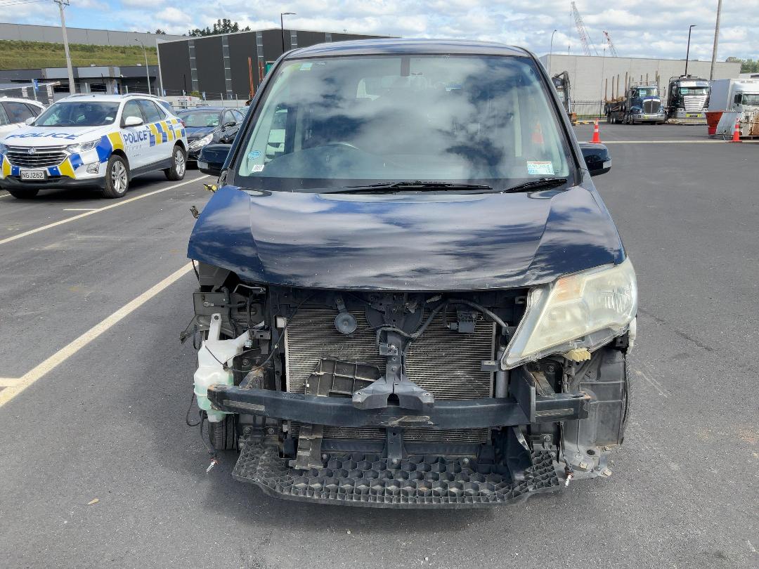 Photo '2' of Nissan Serena