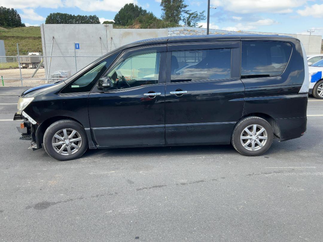 Photo '4' of Nissan Serena