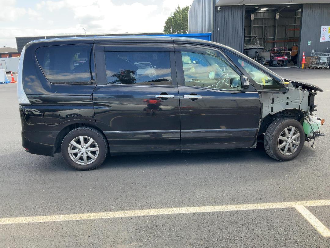 Photo '8' of Nissan Serena