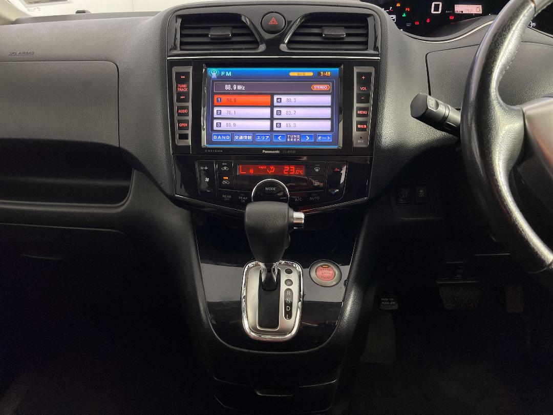 Photo '18' of Nissan Serena