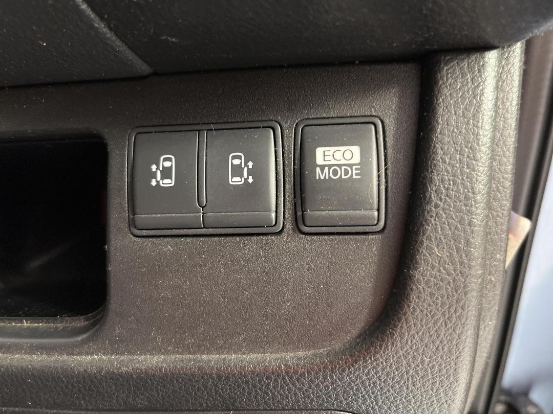 Photo '25' of Nissan Serena