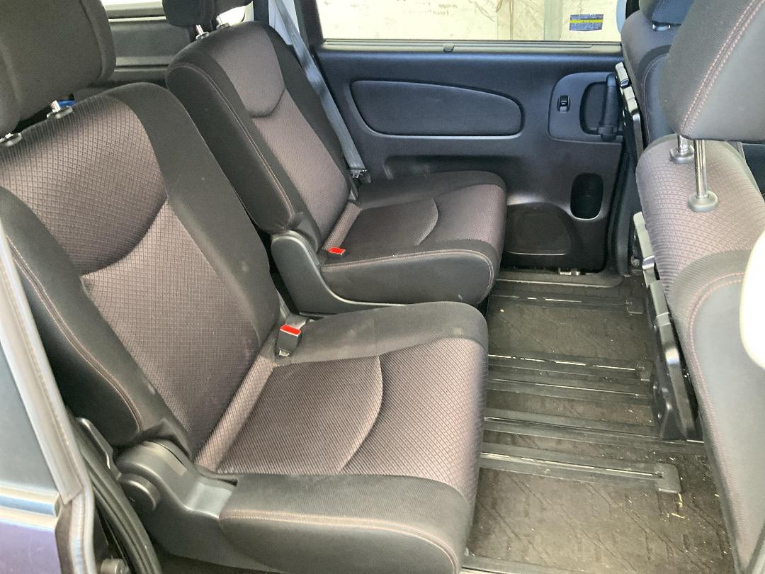 Photo '23' of Nissan Serena