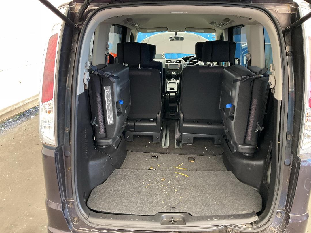 Photo '25' of Nissan Serena