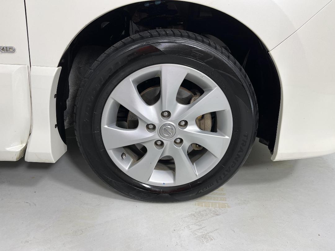 Photo '9' of Nissan Serena