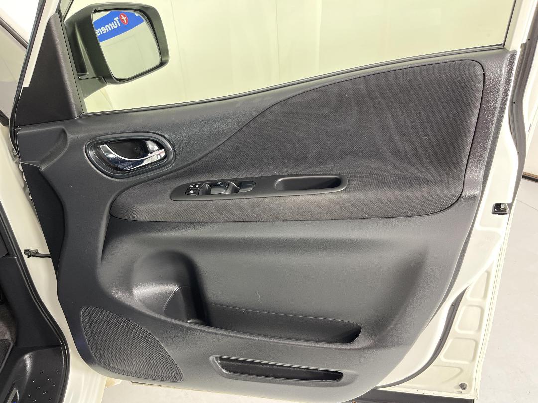 Photo '15' of Nissan Serena