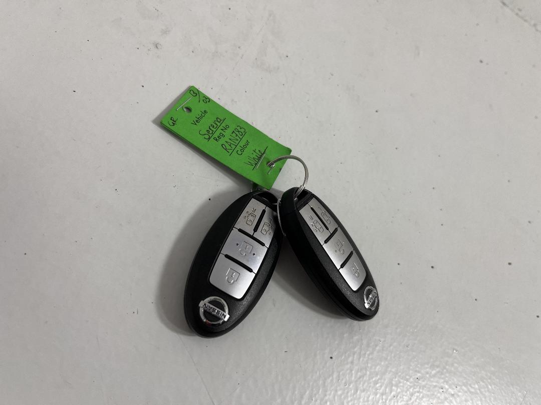 Photo '21' of Nissan Serena