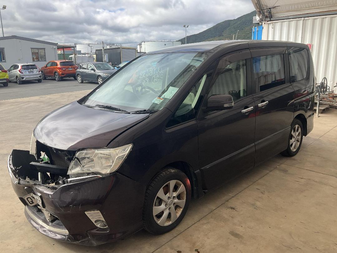 Photo '2' of Nissan Serena