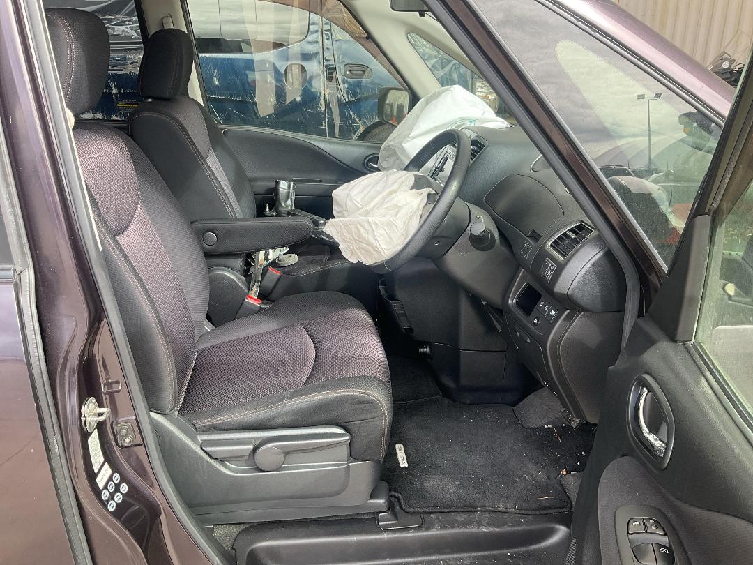 Photo '11' of Nissan Serena