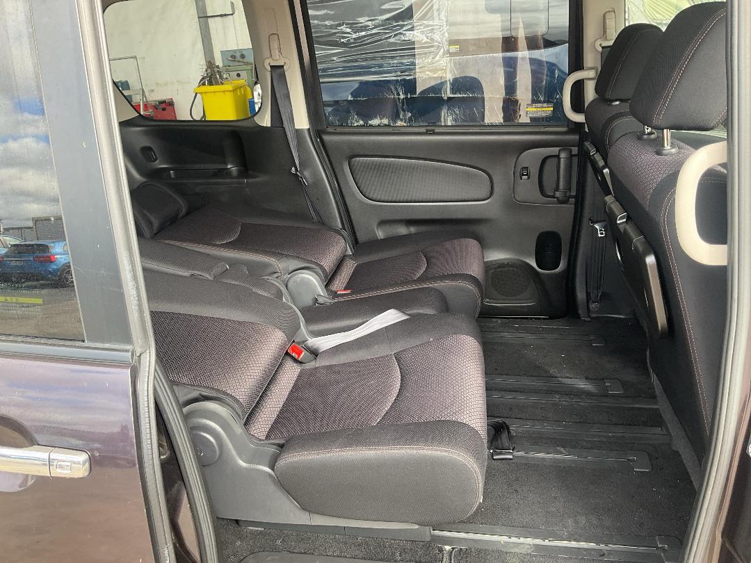 Photo '13' of Nissan Serena