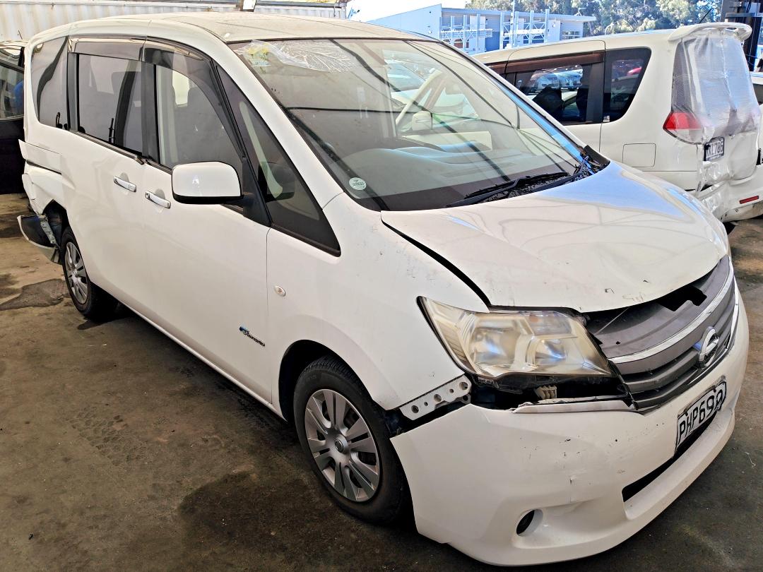 Photo '2' of Nissan Serena