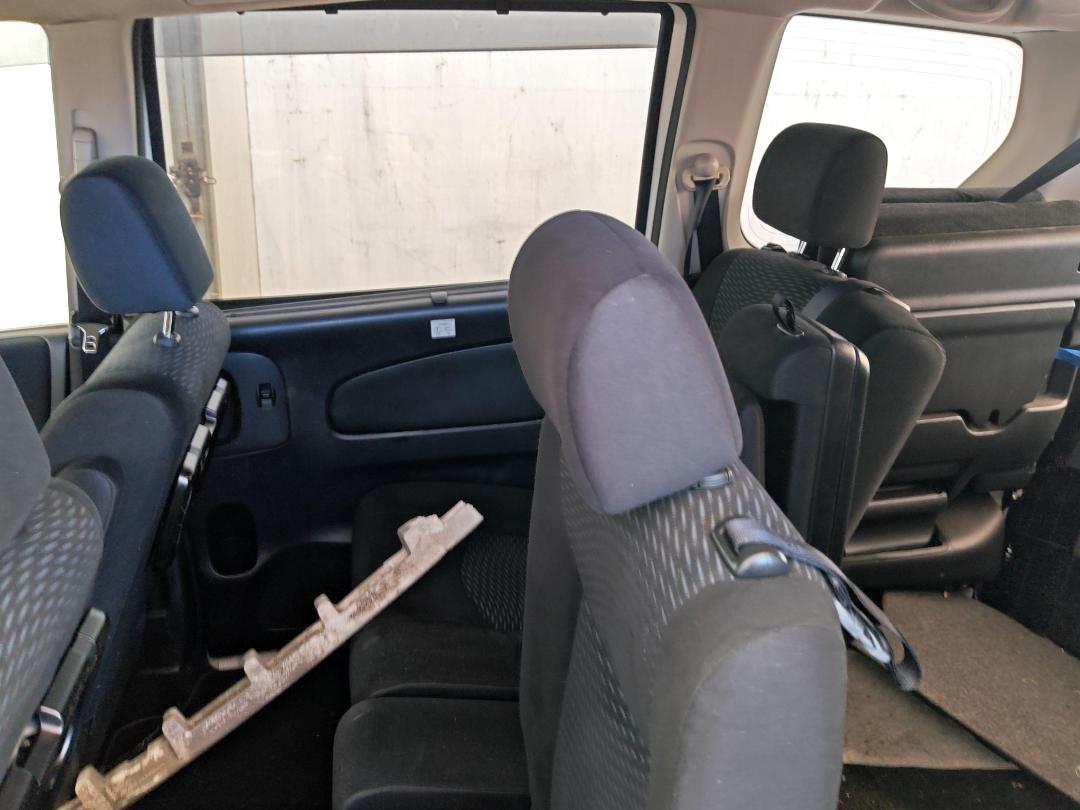 Photo '9' of Nissan Serena