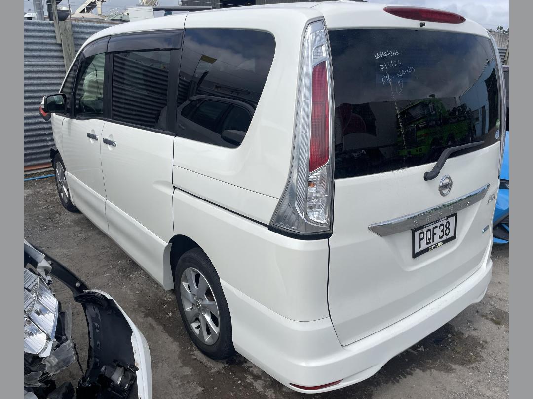 Photo '2' of Nissan Serena