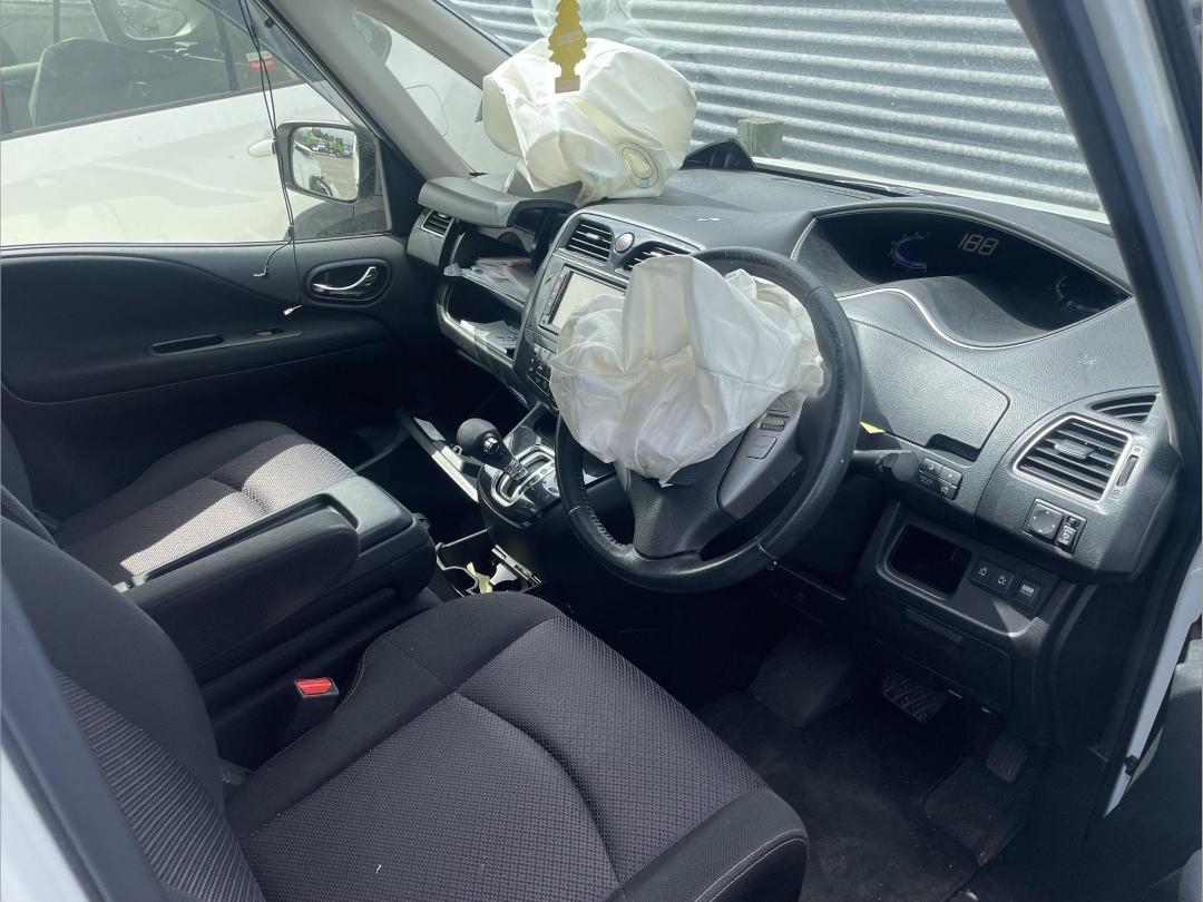 Photo '7' of Nissan Serena