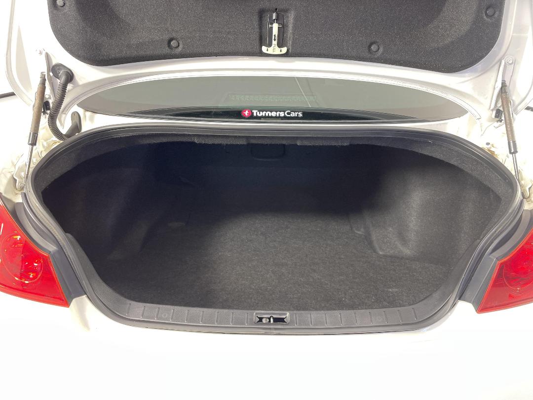 Photo '14' of Nissan Skyline