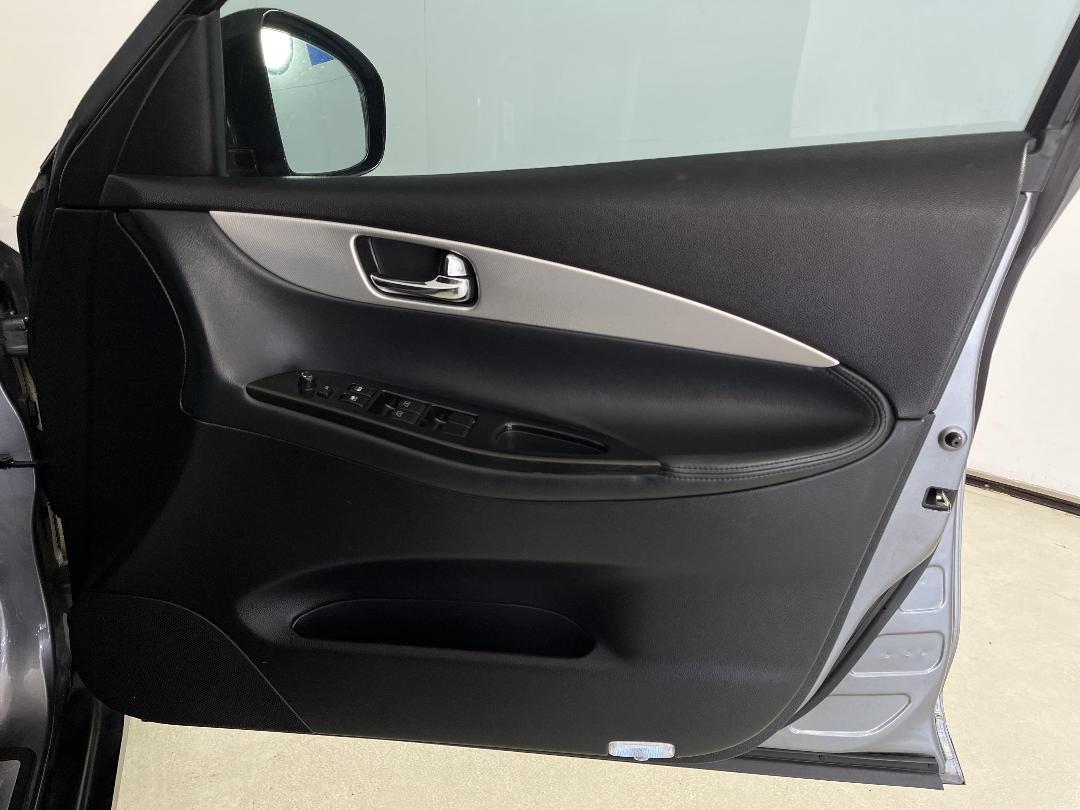 Photo '15' of Nissan Skyline