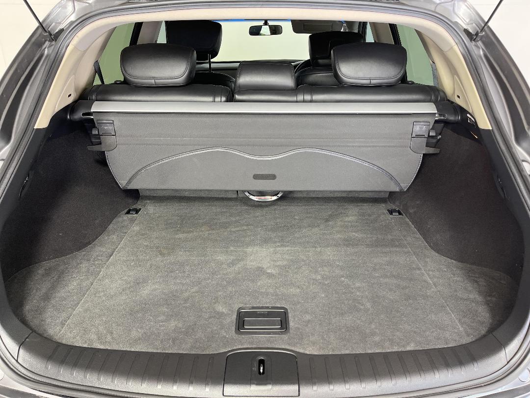 Photo '14' of Nissan Skyline