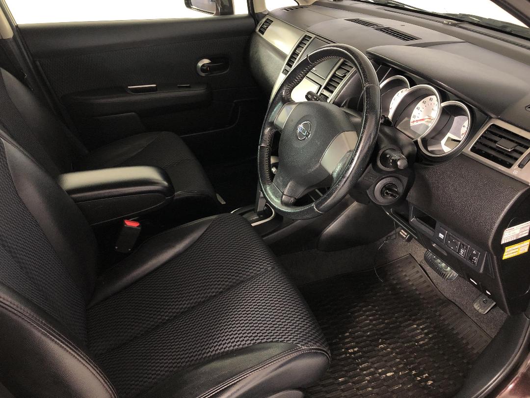 Photo '16' of Nissan Tiida