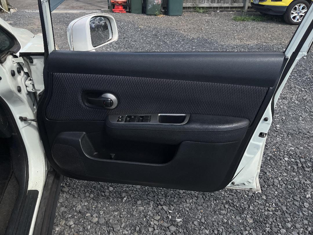 Photo '9' of Nissan Tiida