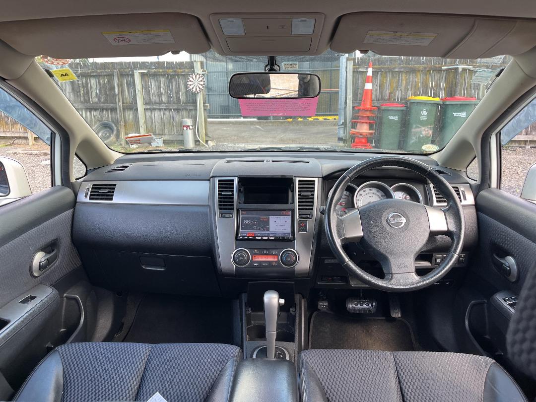 Photo '15' of Nissan Tiida