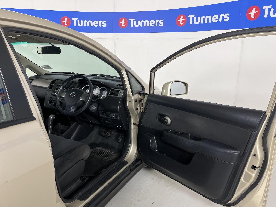 Photo '15' of Nissan Tiida