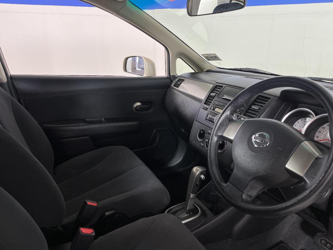 Photo '16' of Nissan Tiida