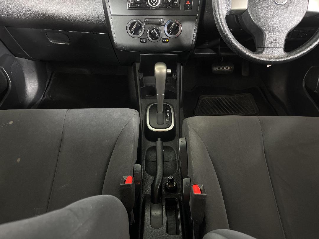 Photo '23' of Nissan Tiida