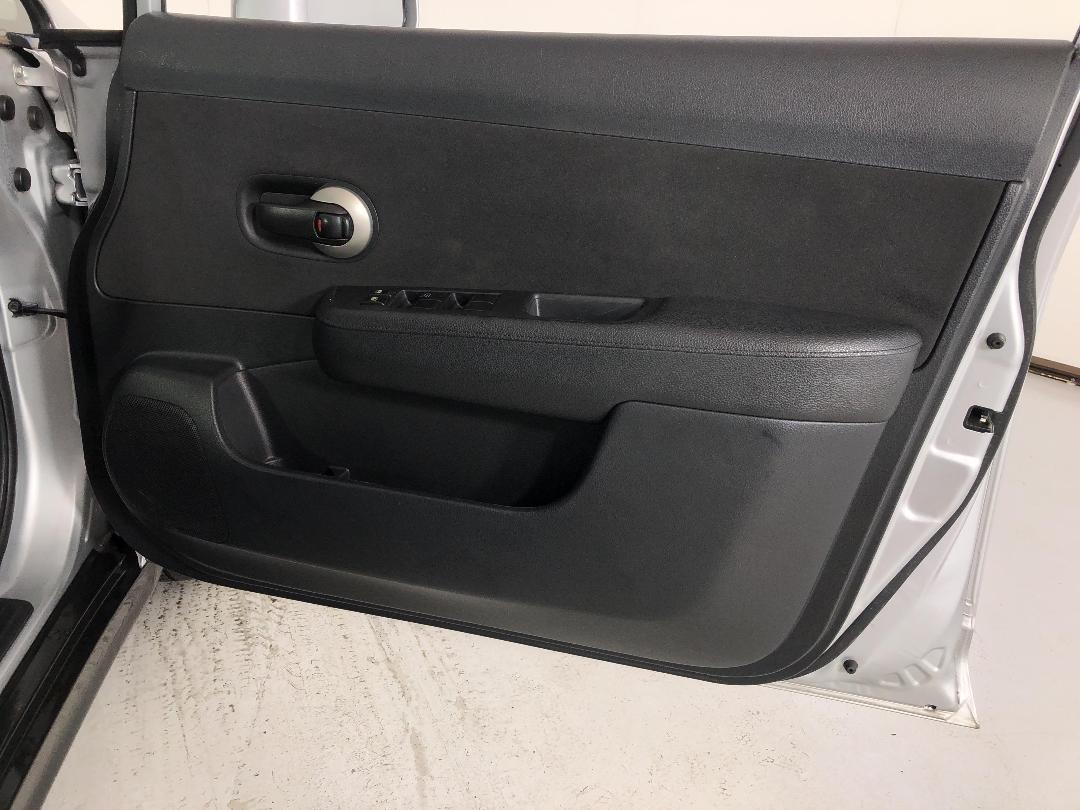 Photo '15' of Nissan Tiida Photo '15' of Nissan Tiida