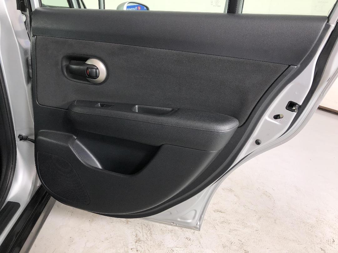 Photo '19' of Nissan Tiida Photo '19' of Nissan Tiida