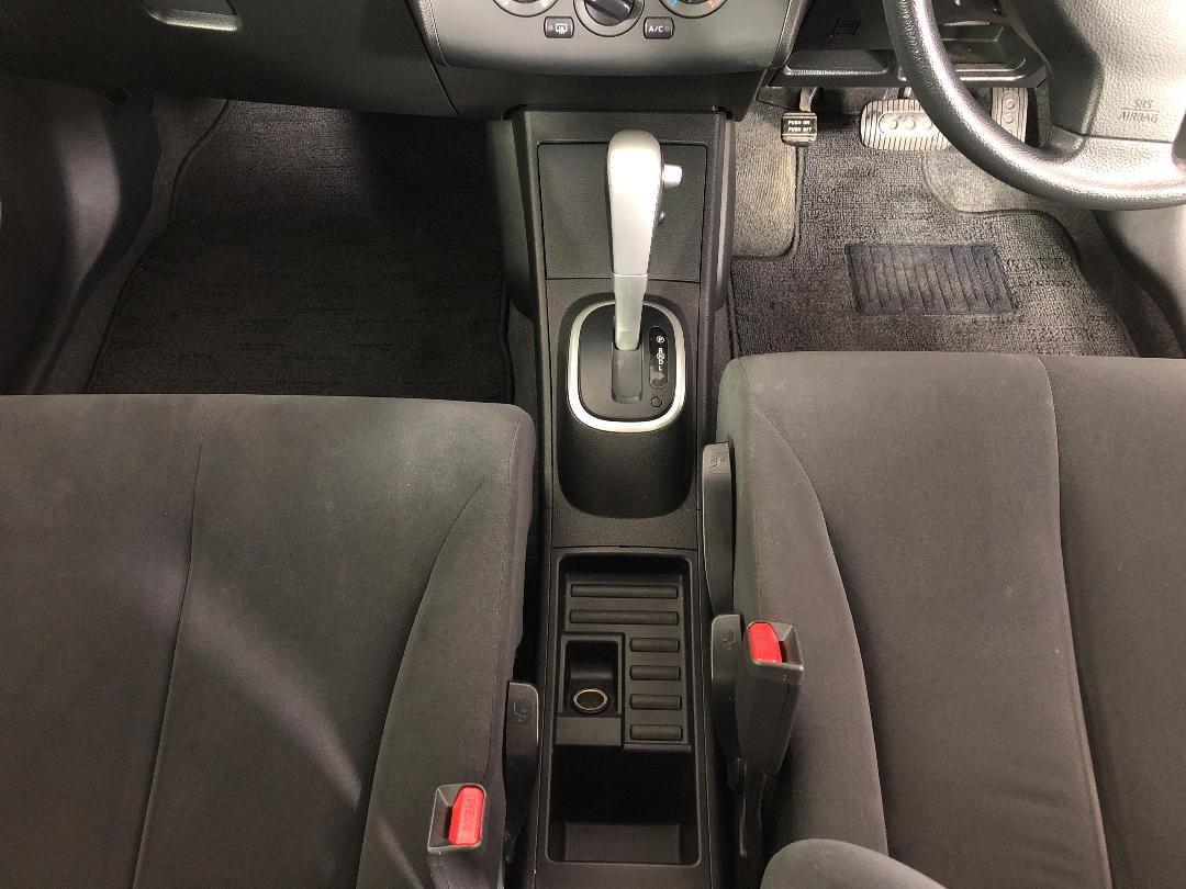 Photo '18' of Nissan Tiida Photo '18' of Nissan Tiida