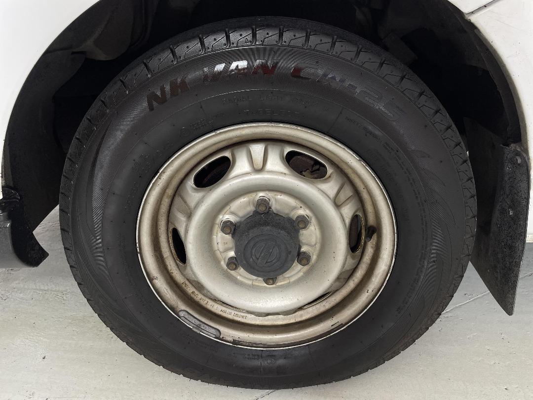 Photo '10' of Nissan Urvan Photo '10' of Nissan Urvan