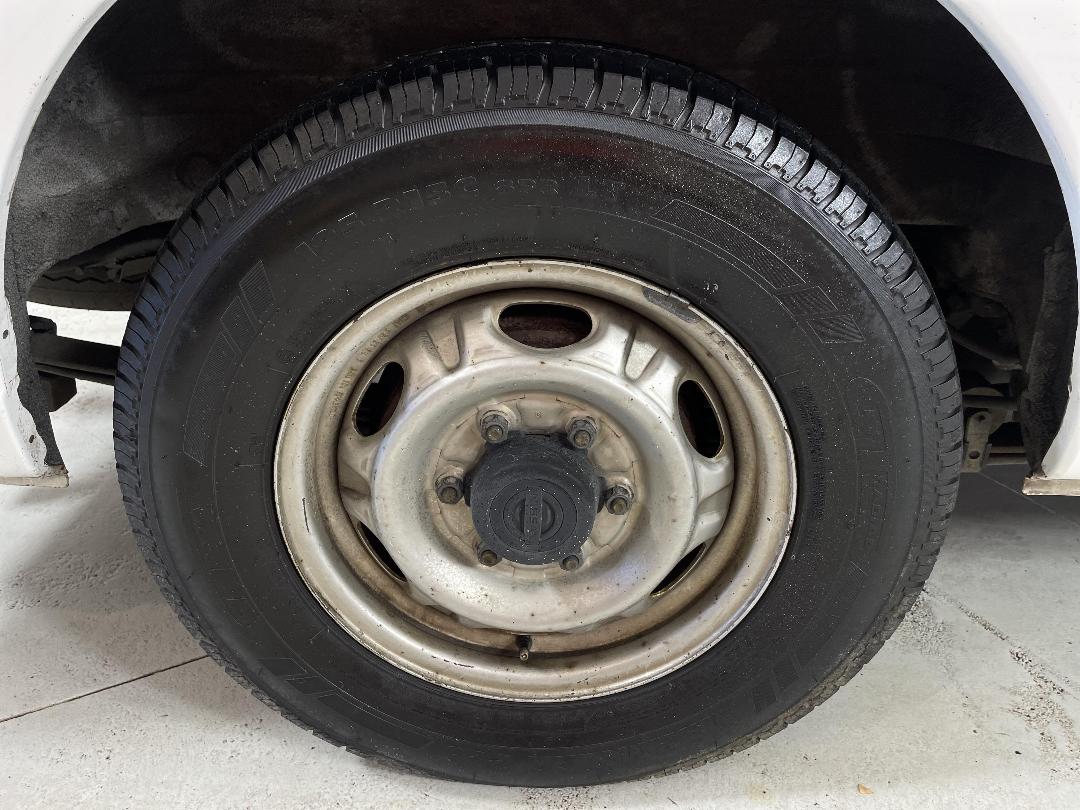 Photo '12' of Nissan Urvan Photo '12' of Nissan Urvan