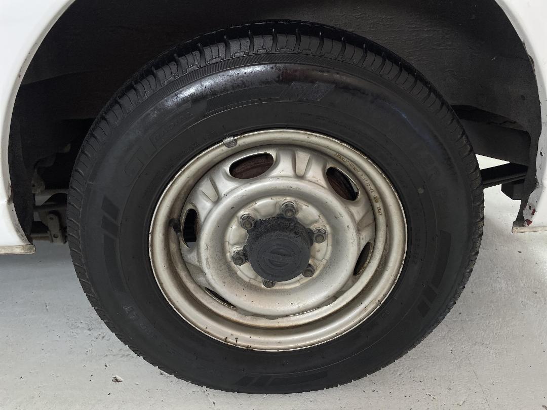 Photo '11' of Nissan Urvan Photo '11' of Nissan Urvan