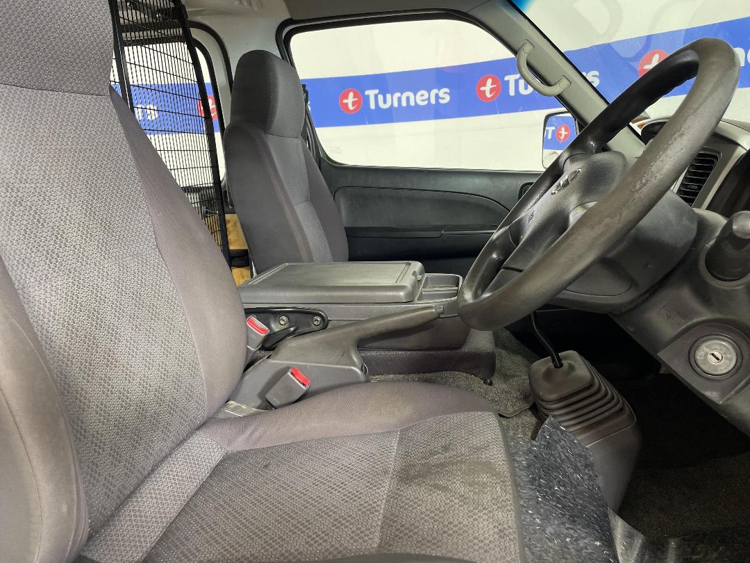 Photo '16' of Nissan Urvan Photo '16' of Nissan Urvan