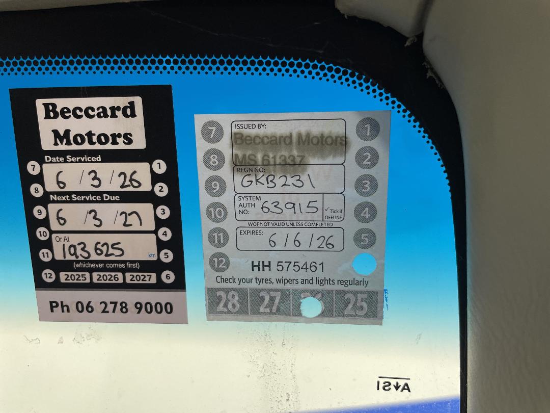 Photo '22' of Nissan Urvan Photo '22' of Nissan Urvan