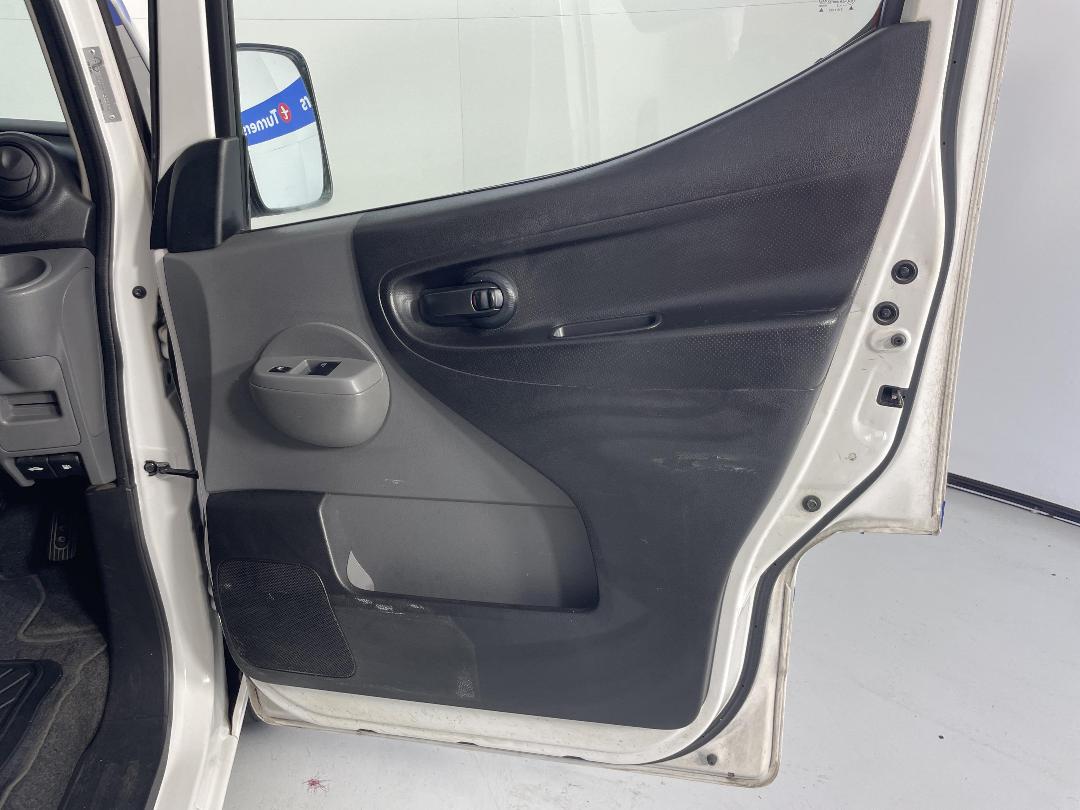 Photo '15' of Nissan Vanette