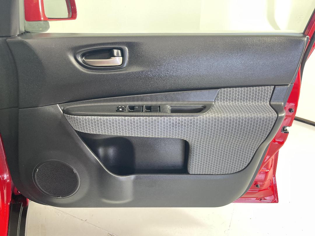 Photo '15' of Nissan Wingroad Photo '15' of Nissan Wingroad