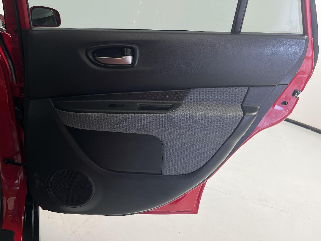 Photo '19' of Nissan Wingroad Photo '19' of Nissan Wingroad