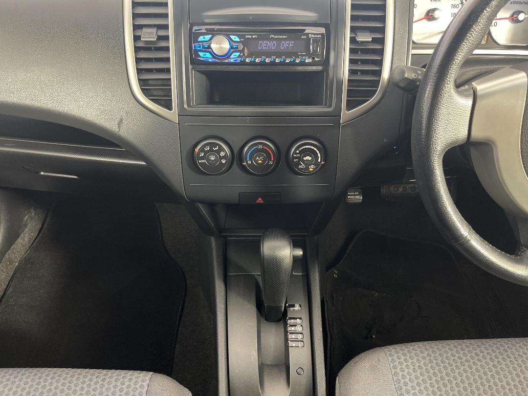 Photo '18' of Nissan Wingroad Photo '18' of Nissan Wingroad